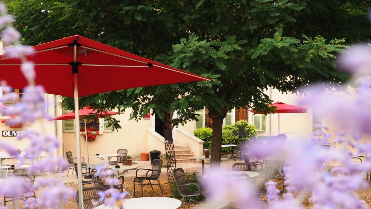 Hostellerie Du Chateau Bellenaves Exterior foto